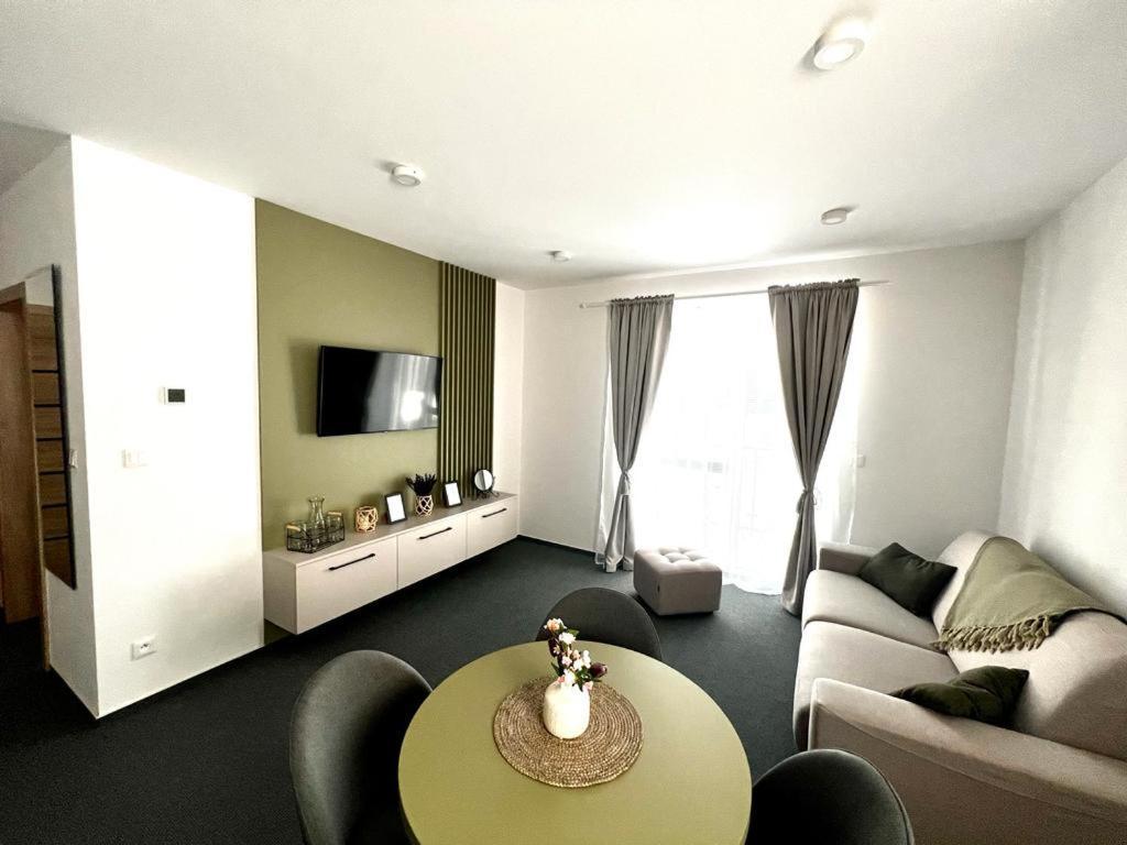 Urban Green Apartment Liptovský Mikuláš Dış mekan fotoğraf